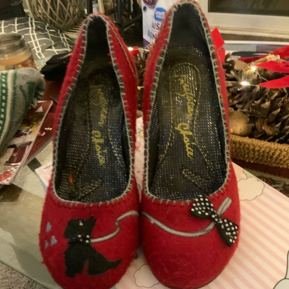 Irregular choice Red Heels with leash,  Bow and Dog Design size EU 40.